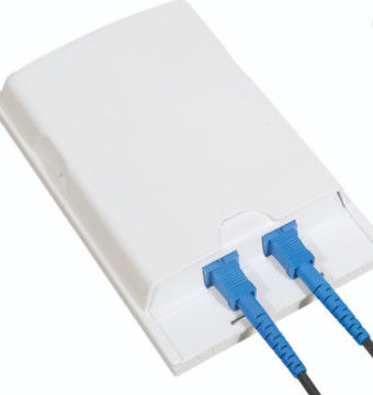 Kotak Pemutusan Serat Optik FTTH 2 Core PC ABS 2 pcs SC Adaptor Indoor Atau Outdoor