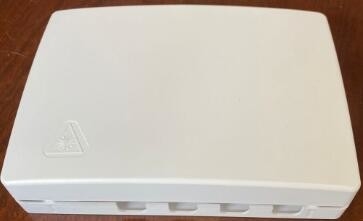 4 Core FTTH Fiber Optic Termination Box Bahan ABS Plastik Dinding Mount