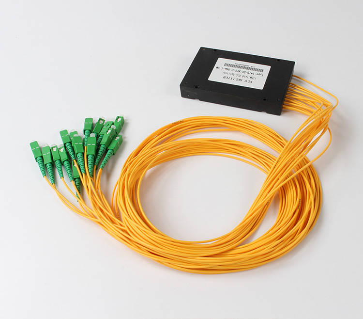 SC APC 1x16 PLC Fiber Splitter Optical PLC Splitter Untuk Televisi Kabel FTTX